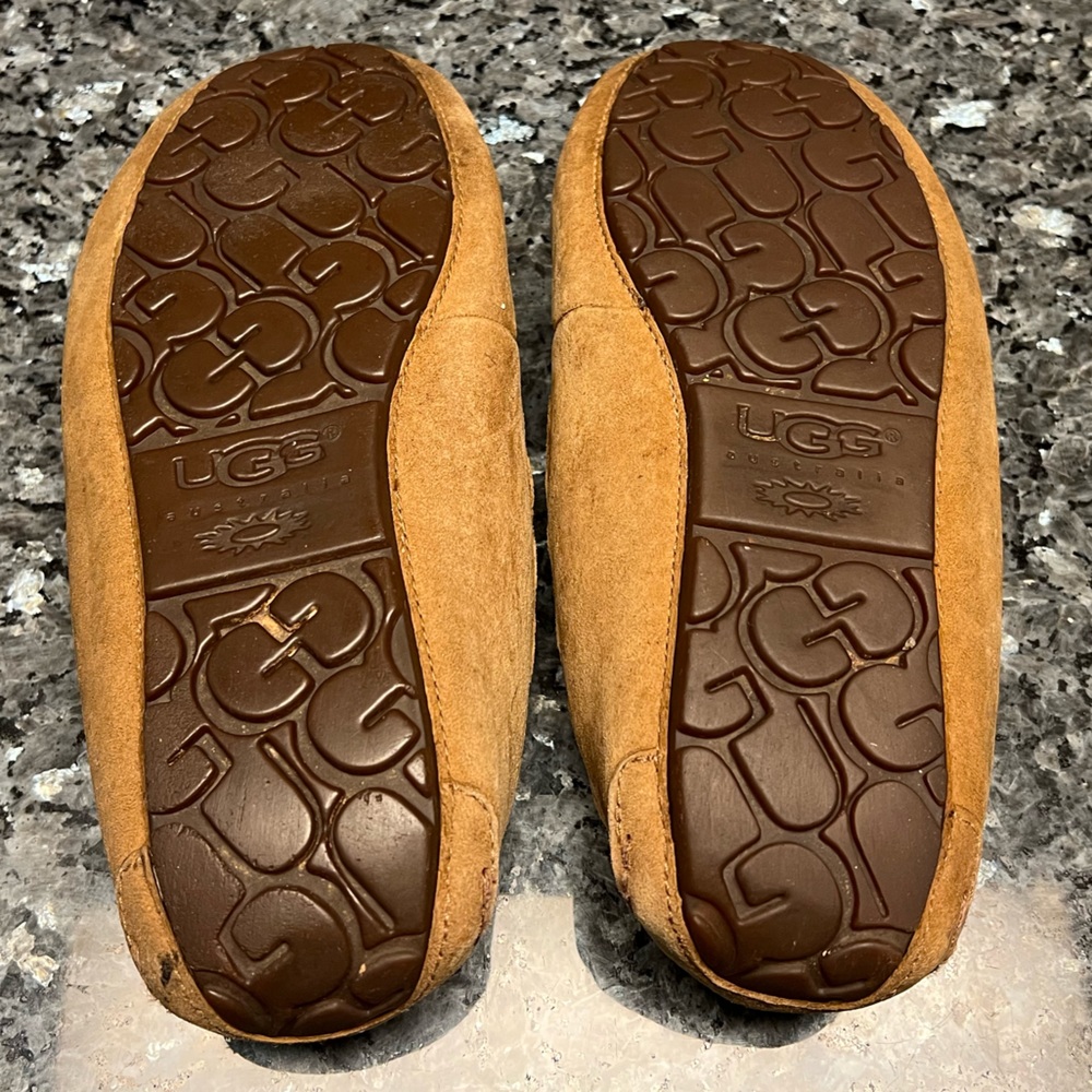 UGG Women’s Chestnut Limited Edition Scalloped Edge Moccasins - Picture 7 of 9